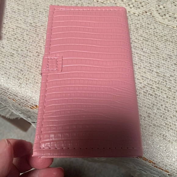 Blush and Highl and Lipless and Eyeshadow Pallet - Picture 6 of 8